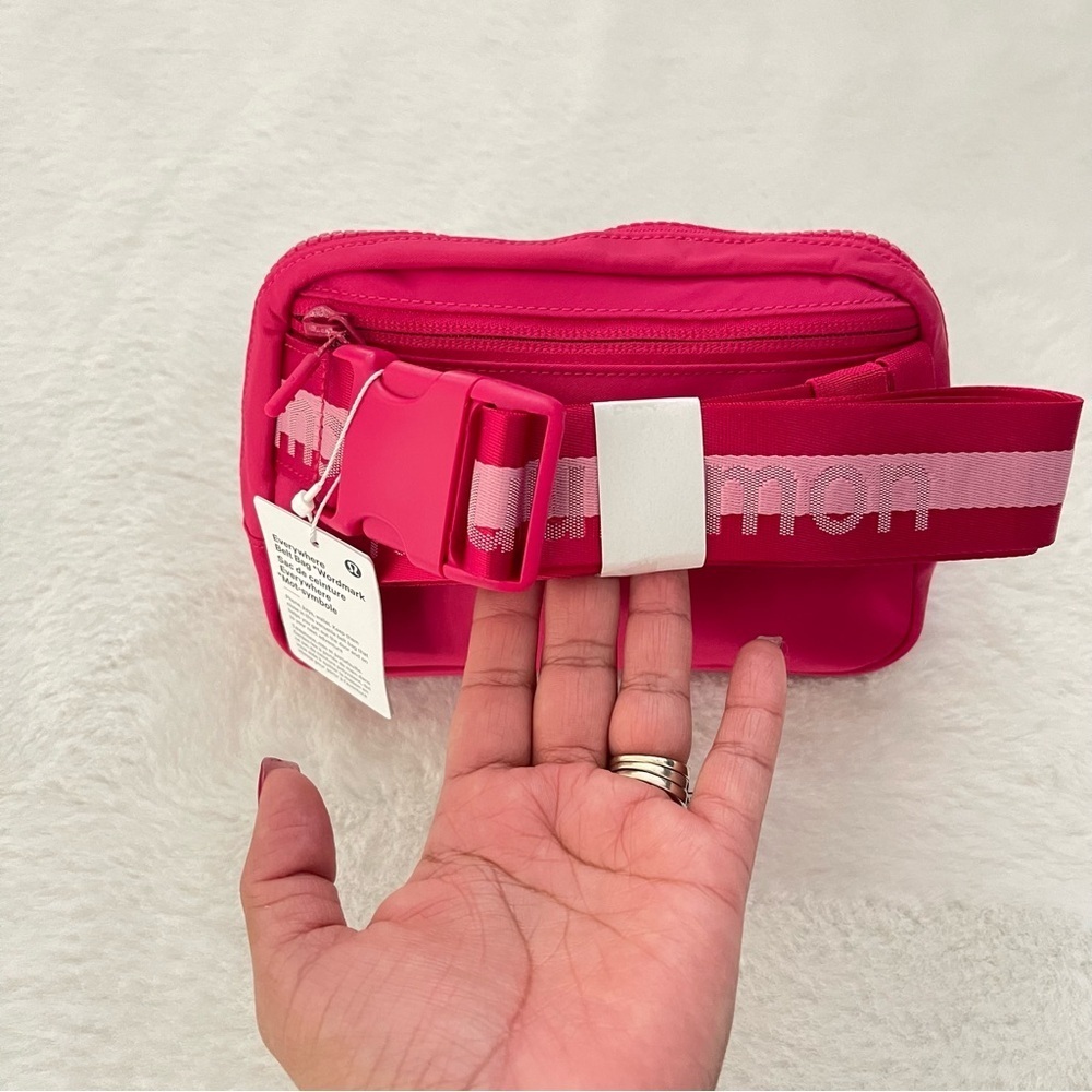 Lululemon Everywhere Belt Bag 1L Wordmark - Picture 6 of 11